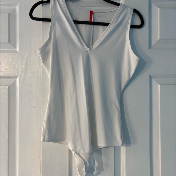 Spanx White Sleeveless V-Neck bodysuit - Picture 2 of 4